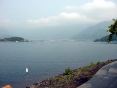 河口湖。ちなみに薄曇で富士山はどこやらわかりませんでした。