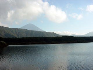 西湖と富士山
