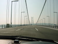 明石海峡大橋。真ん中あたり、かな。