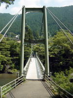 吊り橋。別に風情もありませんが。