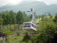 １００人乗りロープウエイ。片道９００円。