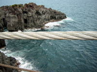 門脇吊り橋から。海まで23メートル。