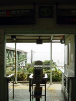 JR根府川駅改札。無人です。