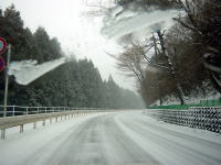 国道138号線。前にも後ろにも車がいません。