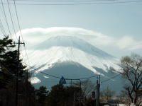 笠をかぶった富士山。