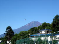 走行中のコペン号から連れ撮影の富士山