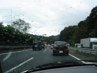 渋滞してる上に雨。