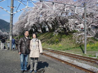 夫婦で鉄道ファンに見えるでしょうね。