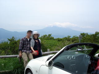 富士山をバックに久しぶりのコペン写真。