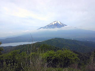 石割山頂上より富士山と山中湖