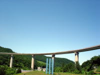 小樽へと下るループ橋。