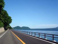 支笏湖の脇を走る気持ちのよい道。