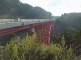 広島県境へ向かう橋。ここまで上るためのおろちループなのだった。
