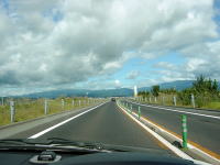 山形道。アメリカンロックか何か聴きたいですね